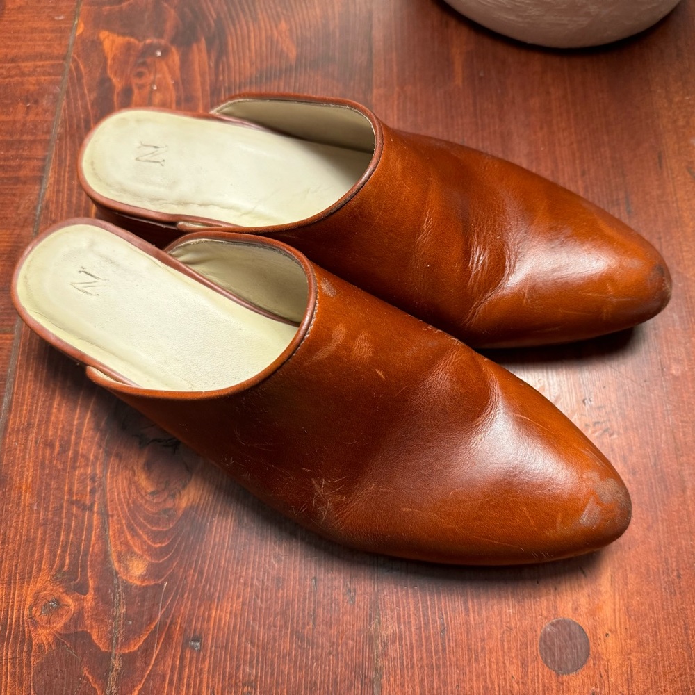 Nisolo mules